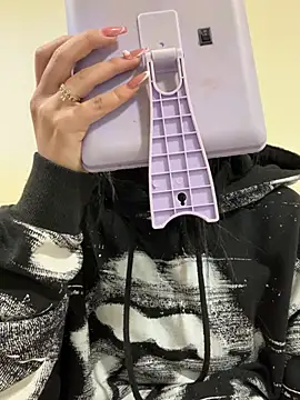 Sara Fernandez  online show from 02/26/26, 01:55