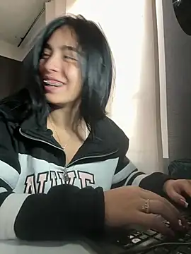 Sara Fernandez  online show from 02/04/26, 01:28