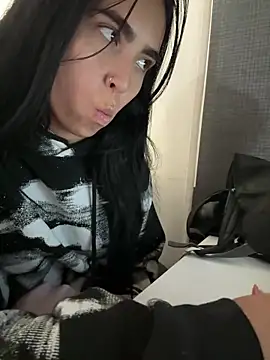 Sara Fernandez  online show from 02/24/26, 02:07