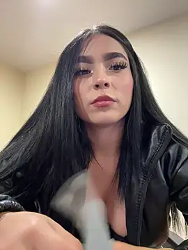 Sara Fernandez  online show from 04/14/26, 01:49