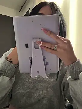 Sara Fernandez  online show from 02/12/26, 01:33