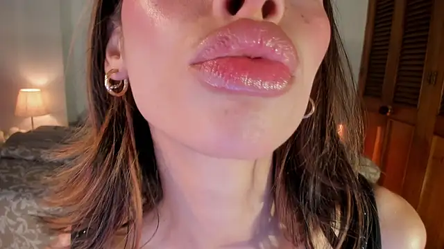 Snapshot of ConnieDeep chatting on 04/10/26, 10:11 ConnieDeep online show from 04/10/26, 10:11