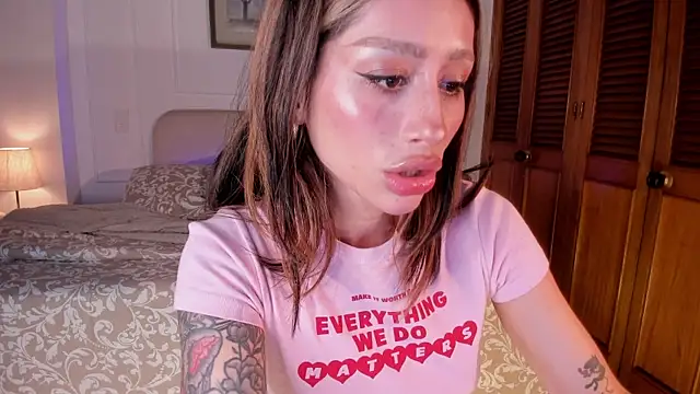 Snapshot of ConnieDeep chatting on 04/15/26, 10:10 ConnieDeep online show from 04/15/26, 10:10