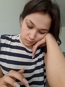 Snapshot of RoxyWeb18 chatting on 02/13/26, 10:37 RoxyWeb18 online show from 02/13/26, 10:37