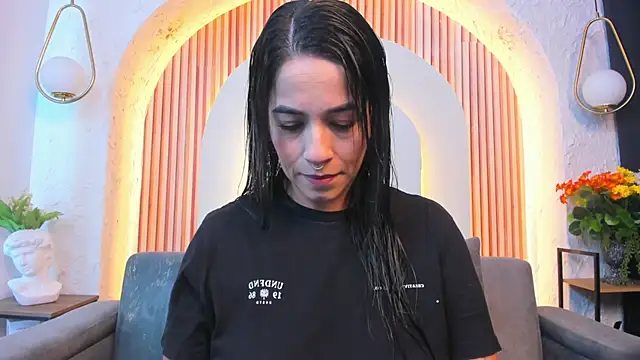 Snapshot of violet_scott_ chatting on 05/18/26, 10:53 violet scott online show from 05/18/26, 10:53