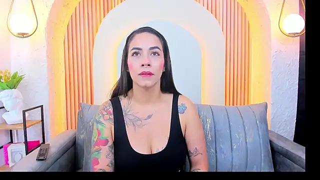 Snapshot of violet_scott_ chatting on 02/11/26, 10:37 violet scott online show from 02/11/26, 10:37