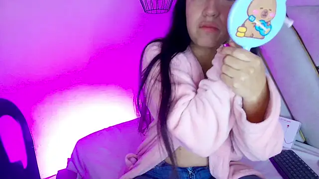 Snapshot of Dahiana_Dmour_ chatting on 02/17/26, 12:24 Dahiana Dmour online show from 02/17/26, 12:24