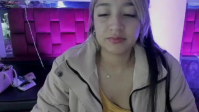 Dahiana Dmour  online show from 05/11/26, 04:04