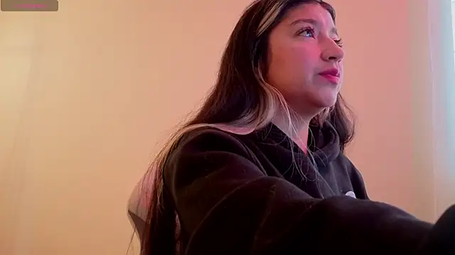 Dahiana Dmour  online show from 06/23/26, 12:47