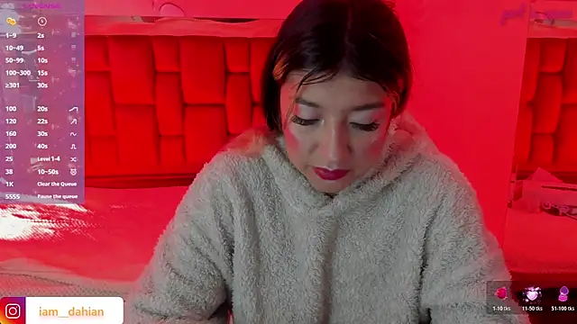 Dahiana Dmour  online show from 06/22/26, 12:35