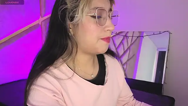 Snapshot of Dahiana_Dmour_ chatting on 02/23/26, 12:50 Dahiana Dmour online show from 02/23/26, 12:50