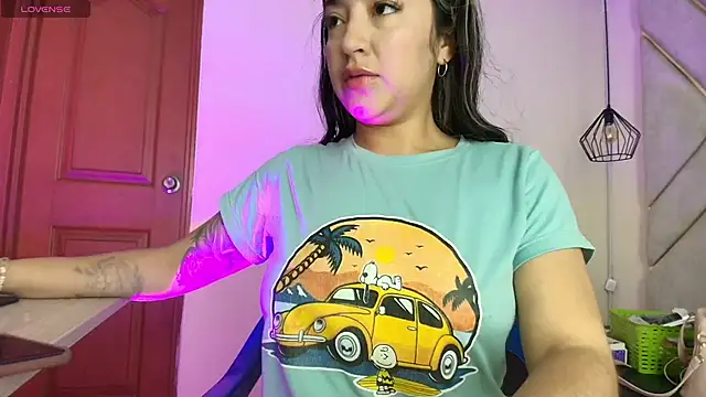 Dahiana Dmour  online show from 04/15/26, 12:53