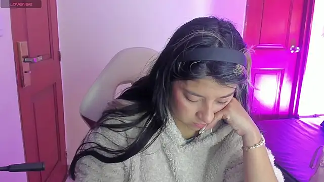 Dahiana Dmour  online show from 06/04/26, 12:43