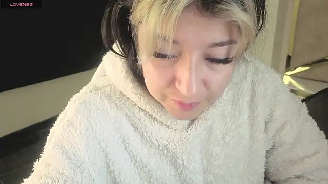 Dahiana Dmour  online show from 03/21/26, 12:09