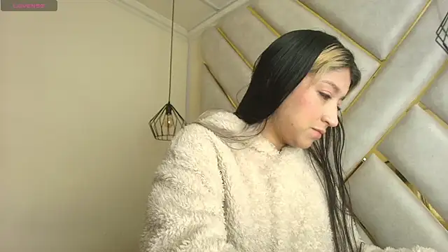 Dahiana Dmour  online show from 04/07/26, 12:51