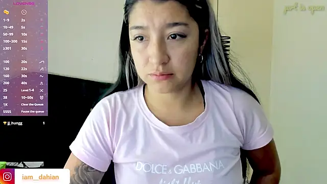 Dahiana Dmour  online show from 04/28/26, 12:31