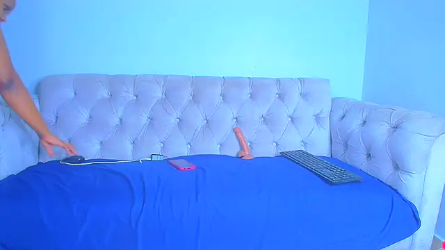 CreamyCurves online show from 05/12/26, 06:47