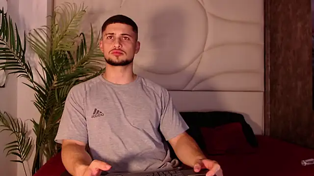 valenssio moretti online show from 03/18/26, 03:42