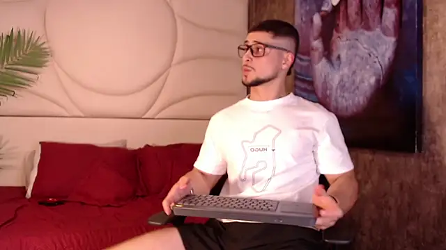 valenssio moretti online show from 03/24/26, 04:01