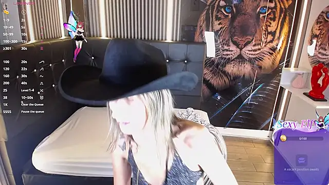 Snapshot of Karolyn_rousse chatting on 02/04/26, 12:00 Karolyn rousse online show from 02/04/26, 12:00