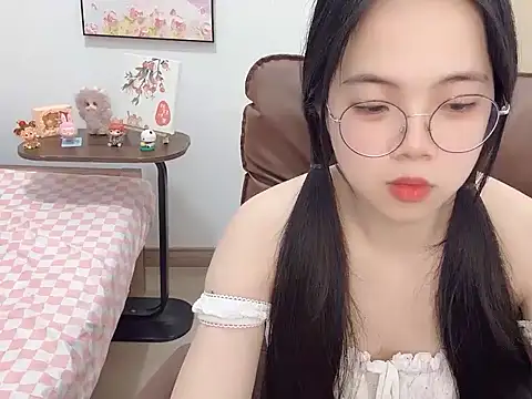 Snapshot of Dawn-2 chatting on 02/11/26, 12:10 Dawn-2 online show from 02/11/26, 12:10