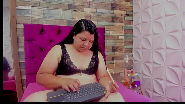 Snapshot of Carolina-Lenon chatting on 02/09/26, 07:34 Carolina-Lenon online show from 02/09/26, 07:34