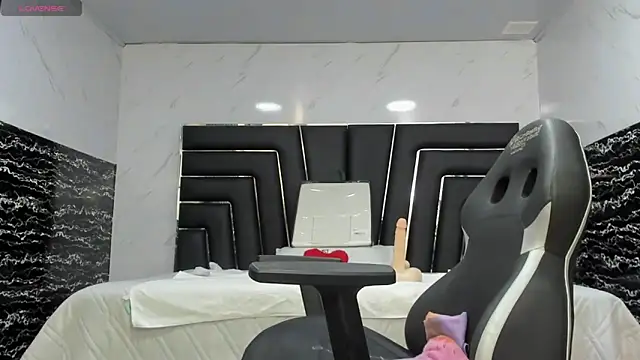Snapshot of Ladyy_Scarlett chatting on 05/05/26, 02:36 Ladyy Scarlett online show from 05/05/26, 02:36