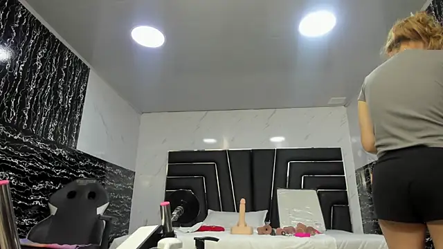 Snapshot of Ladyy_Scarlett chatting on 06/12/26, 03:04 Ladyy Scarlett online show from 06/12/26, 03:04