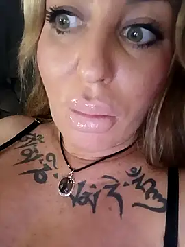 MiaMooly online show from 11/14/25, 04:32