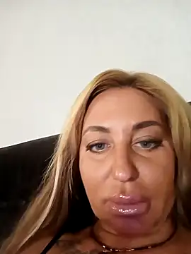 MiaMooly online show from 09/17/25, 05:48