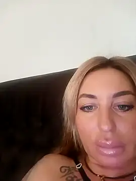 MiaMooly online show from 11/03/25, 12:42