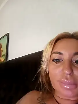 MiaMooly online show from 09/28/25, 12:45