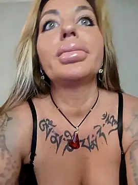 MiaMooly online show from 10/30/25, 03:42