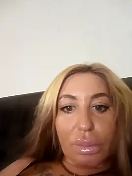 MiaMooly online show from 09/29/25, 04:34