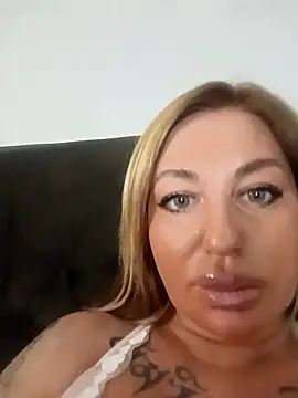 MiaMooly online show from 12/18/25, 05:28