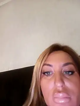 MiaMooly online show from 12/14/25, 03:50