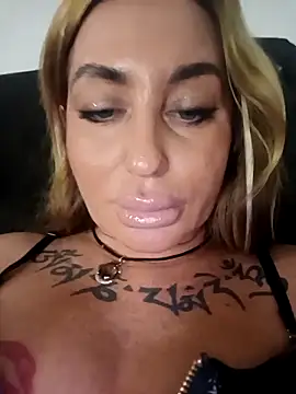 MiaMooly online show from 11/08/25, 05:27