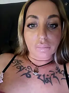 MiaMooly online show from 11/16/25, 05:28