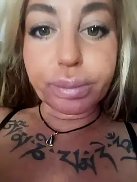 MiaMooly online show from 10/07/25, 09:21