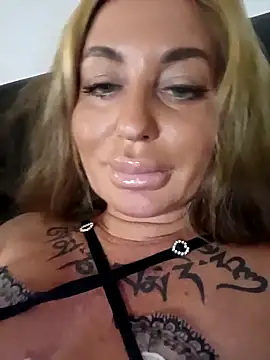 MiaMooly online show from 09/12/25, 04:51