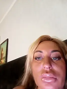 MiaMooly online show from 09/18/25, 04:54