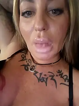 MiaMooly online show from 11/06/25, 04:55