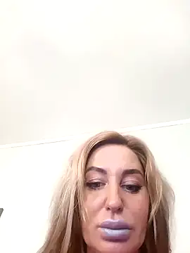 MiaMooly online show from 10/31/25, 10:34