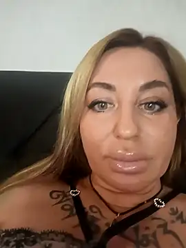 MiaMooly online show from 12/03/25, 04:28