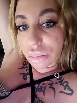 MiaMooly online show from 03/25/26, 05:34