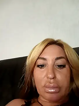 MiaMooly online show from 09/27/25, 03:40