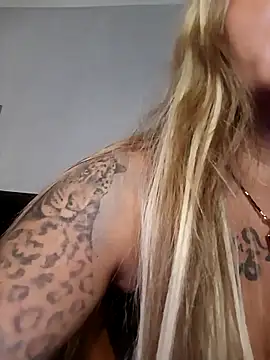 MiaMooly online show from 10/16/25, 02:47