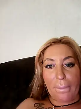 MiaMooly online show from 10/15/25, 12:02