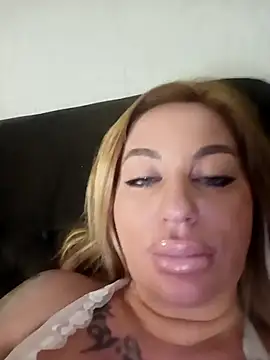 MiaMooly online show from 02/12/26, 07:13