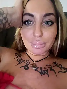 MiaMooly online show from 11/15/25, 04:11